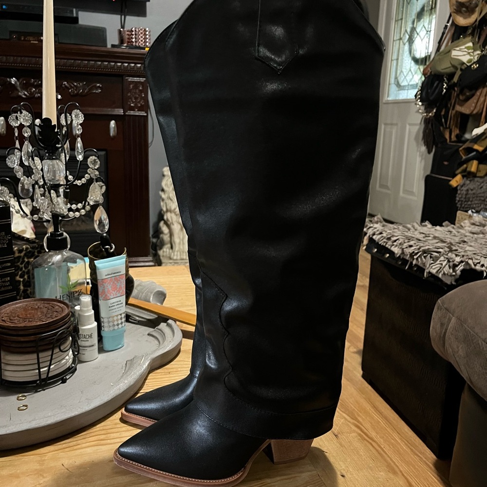 NWOB Gorgeous Tall Vegan Leather Fold over Cowboy Boots 38/7